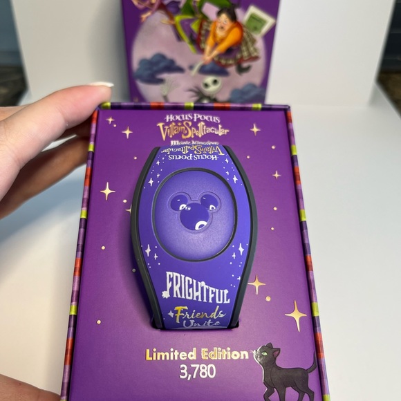 Disney Park Exclusive Limited Edition Hocus Pocus MagicBand - Picture 2 of 6